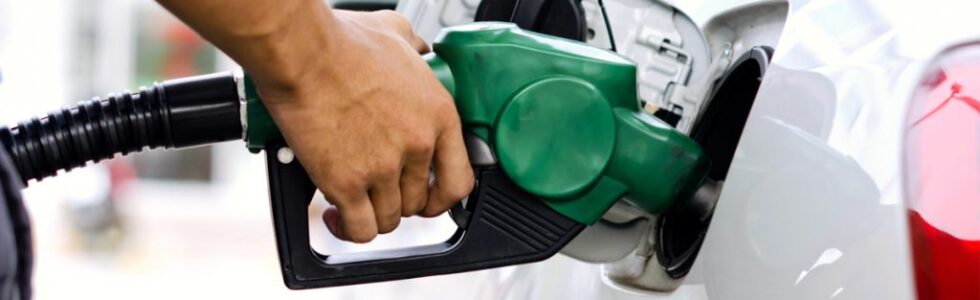 8 hábitos que você deve evitar para economizar combustível do seu veículo!